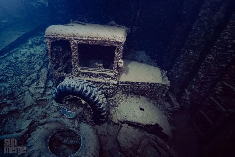 Diving, Modeling, and Underwater Photography in the Red Sea — 05 dsc00686 wm